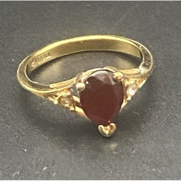 VTG Signed Avon Ring Scarlet Temptation Pear Shaped Ring Deep Red Gold Tone Sz 6 - Picture 1 of 9